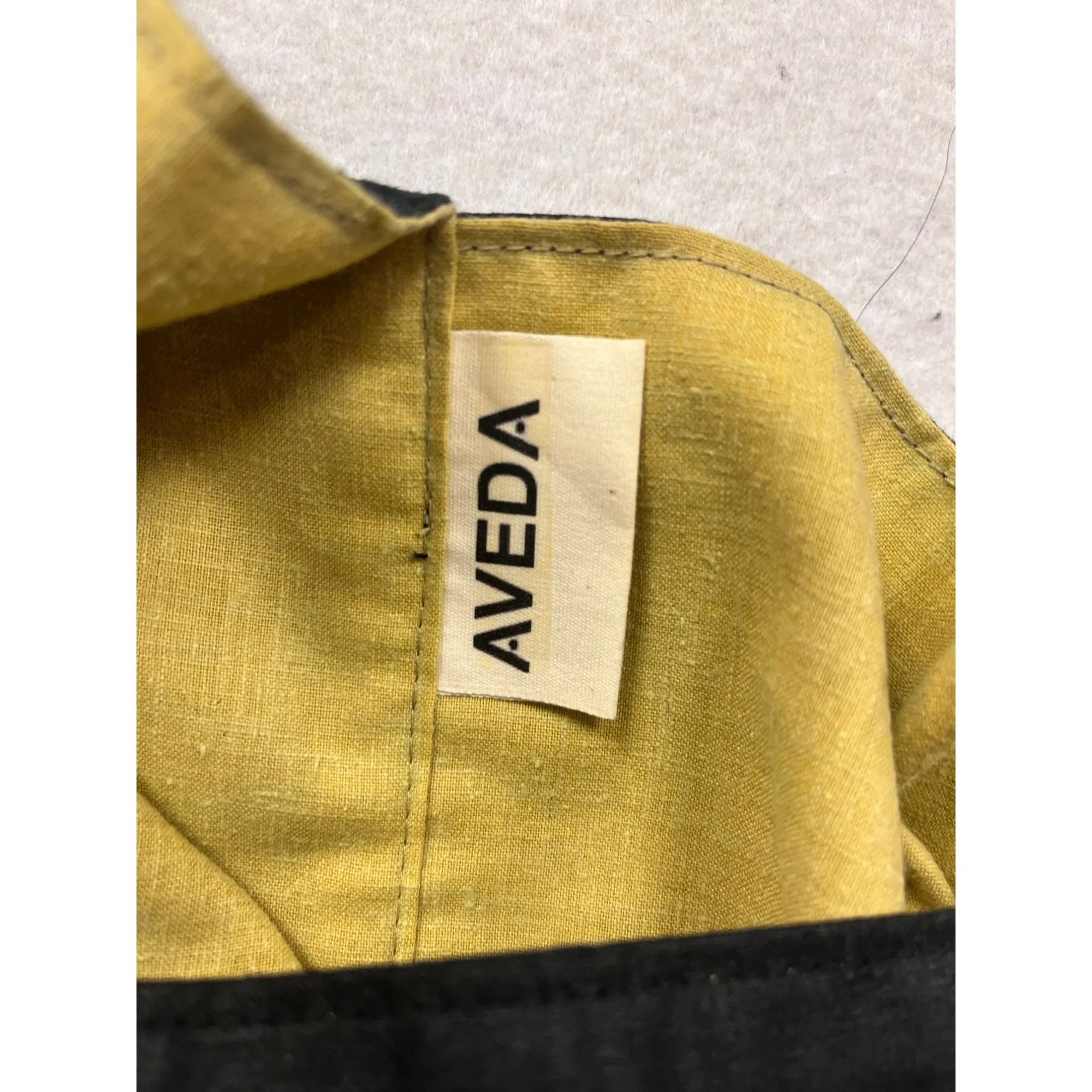 Black & Gold Aveda Tote Bag With Open Center #8249