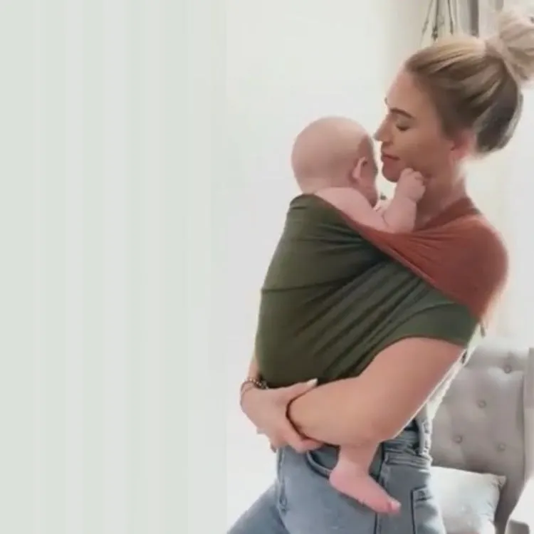 Bonding Made Easy | Foster a Strong Connection With your Baby Through Hand Pockets to Contact While On the Move