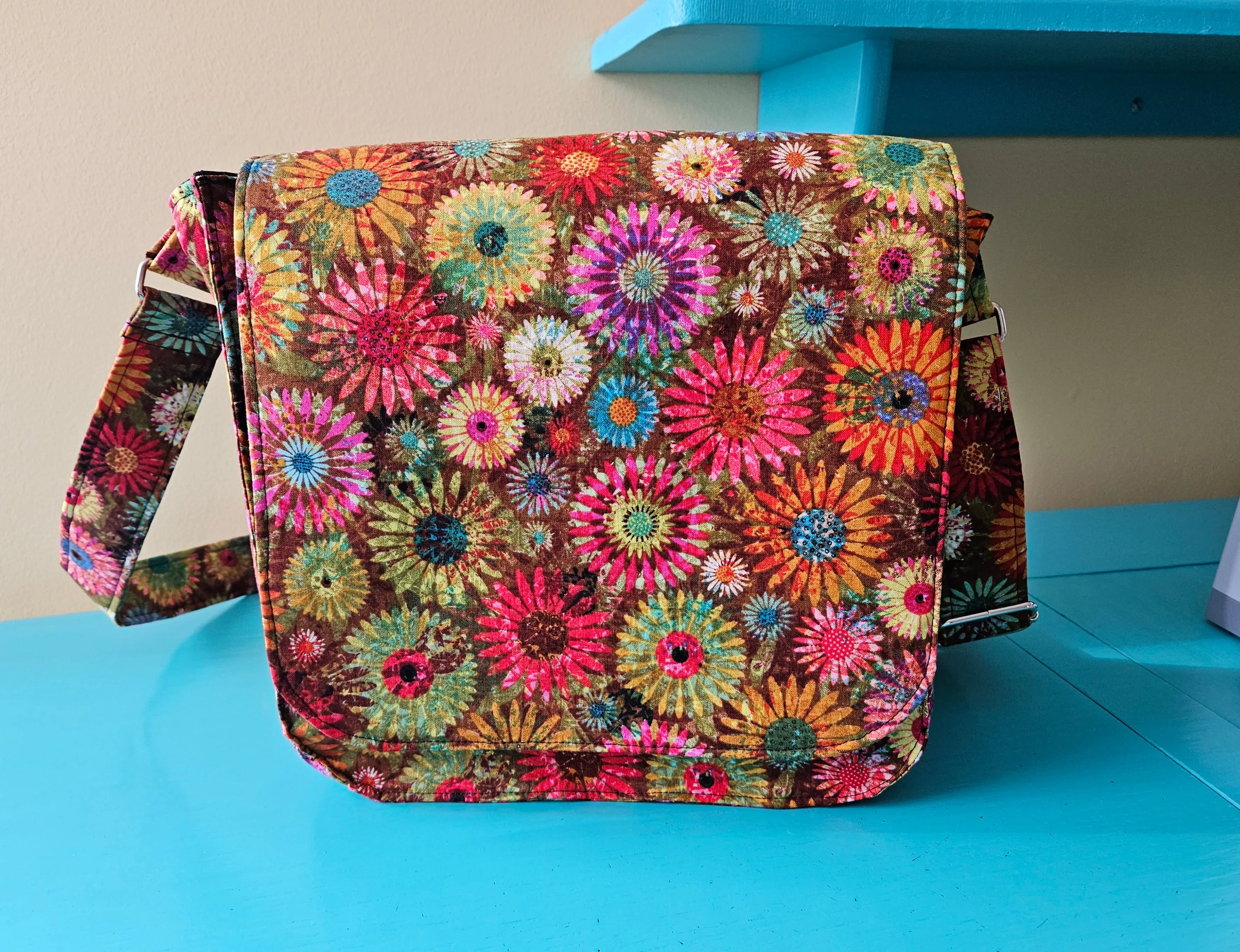 DIY Messenger Sling Bag Sewing Tutorial / Messenger Bag Pattern / Sling Bag Sewing Pattern / Crossbody Bag Purse Sewing Pattern