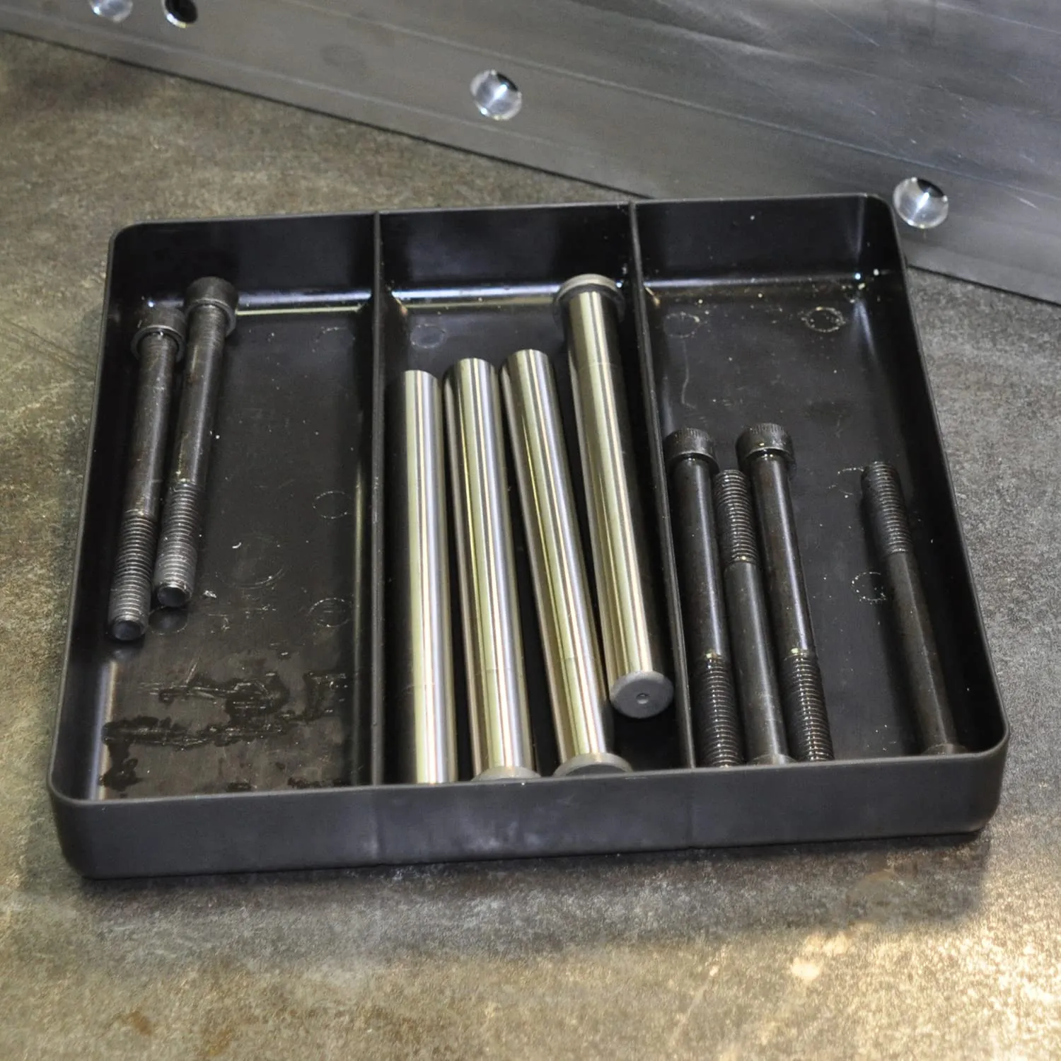 Ernst Manufacturing Toolbox Tray: Stackable Garage Organizer Tray in Green with 3 Compartments - Ideal for Trades, Mechanics, Electricians, Plumbers, Household Use, Hobbies, and More - Heavy Duty 3-Compartments