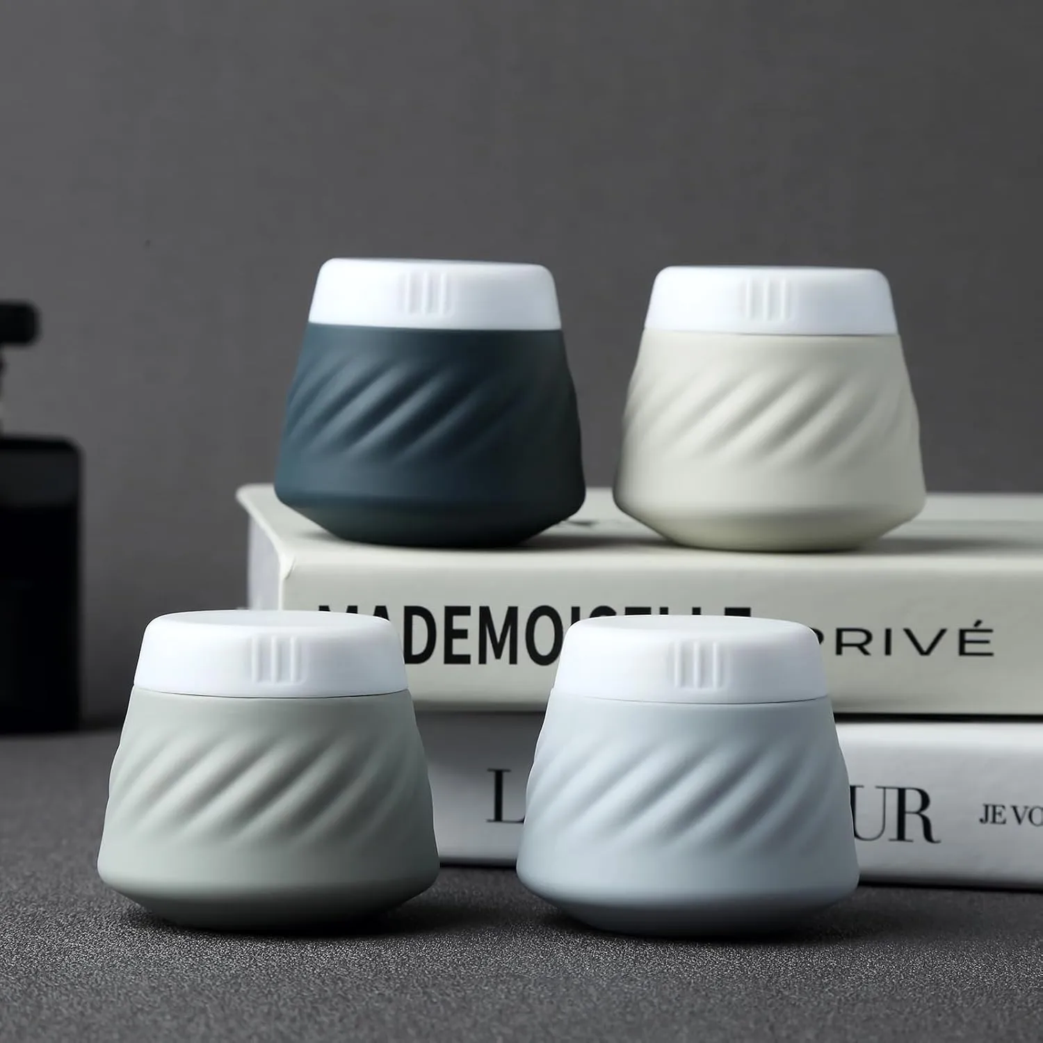Gemice Silicone Cream Jars TSA Approved Travel Size Containers with Toiletry Bag, Wide Mouth Leak-proof Travel Accessories with Lid for Cosmetic Cream (4 Pack)
